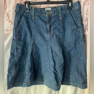Vintage Levi’s denim skirt. Size 8